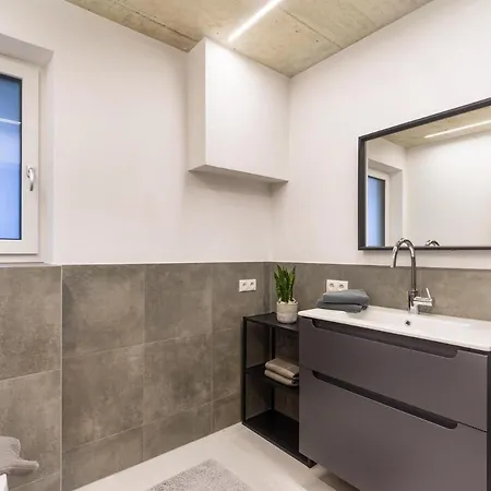 Black Mountain アパート フューゲン